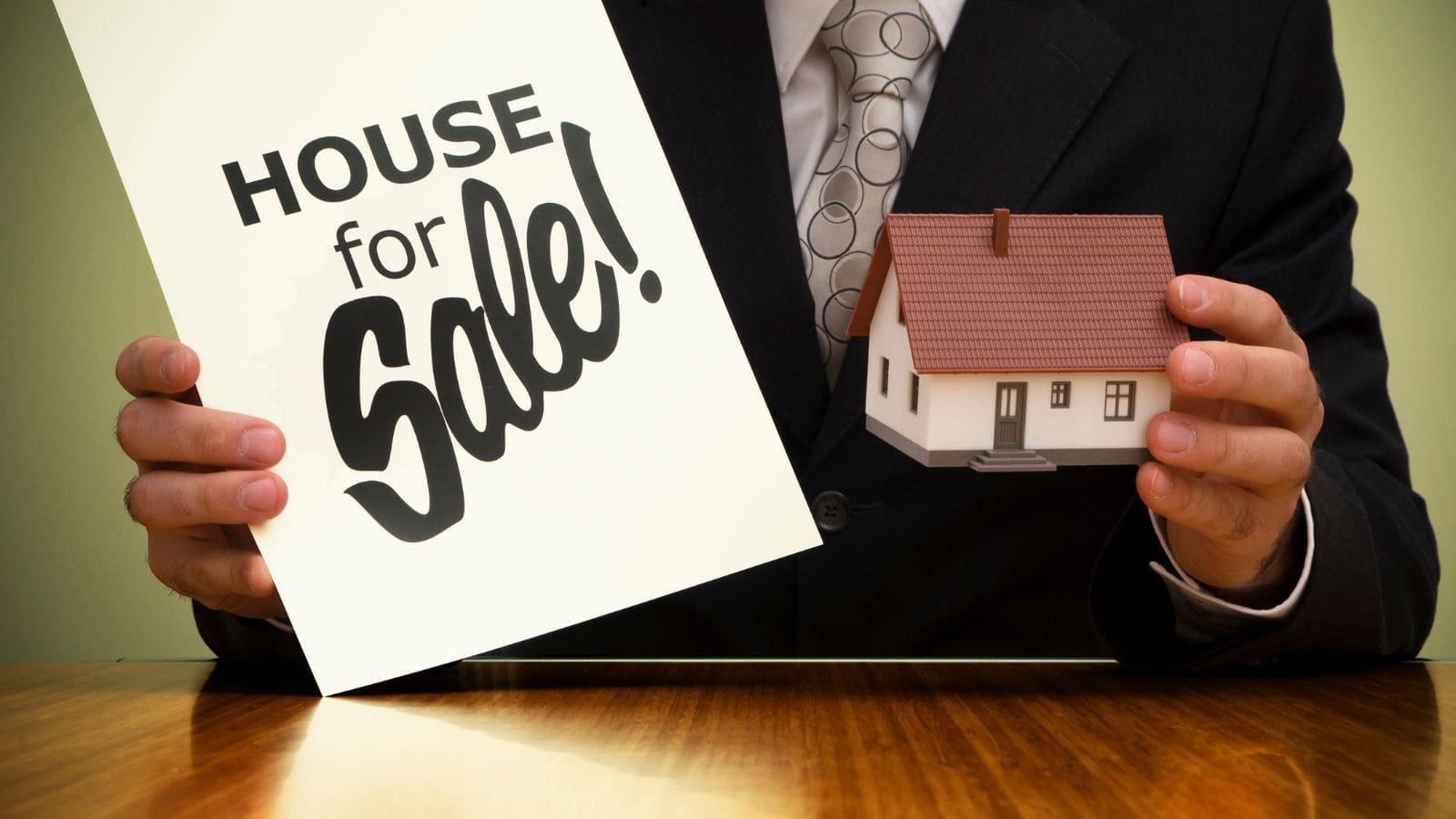 real estate agent help sell homes